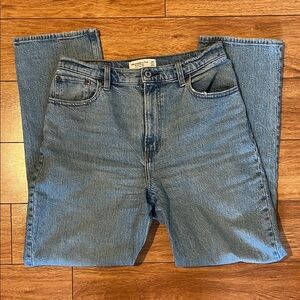 Abercrombie & Fitch Curve Love ‘90s Straight Ultra High Rise- Medium Blue Jean